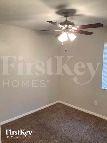 Building Photo - 1410 NE 43rd Ct