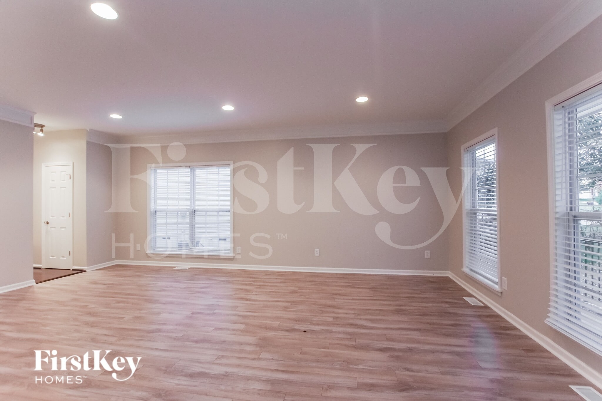 Building Photo - 2336 Equestrian Dr