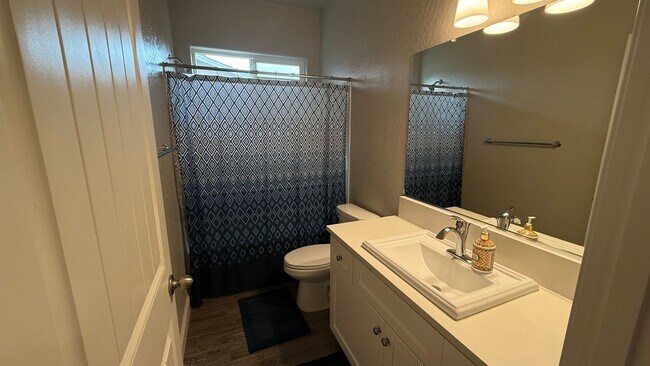 Building Photo - Just Reduced!! 3 Bedroom, 2 Bath located in of Fresno, CA