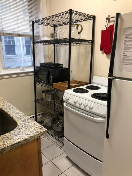 Building Photo - 109 Strathmore Rd