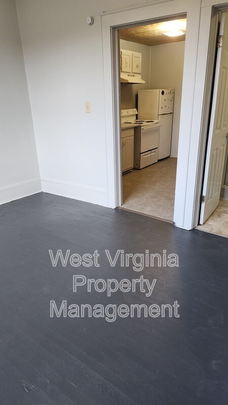 Building Photo - 422 City Ave