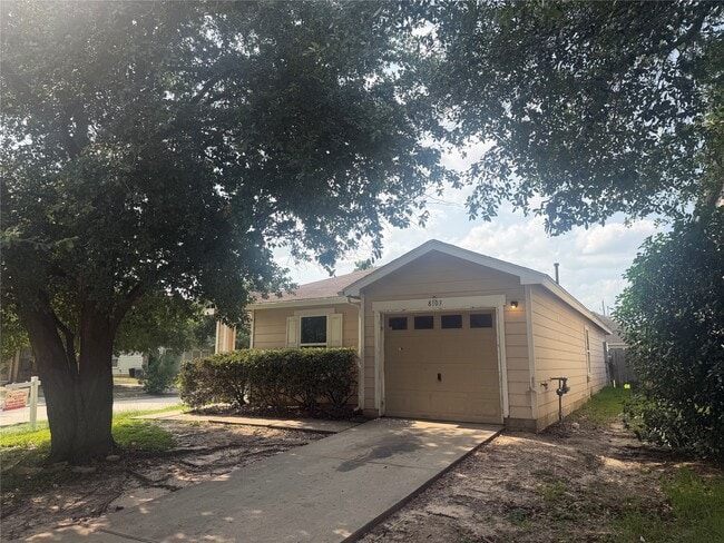 Building Photo - 8103 Forest Glen Dr