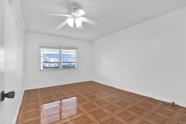 Building Photo - 2043 Cornwall C