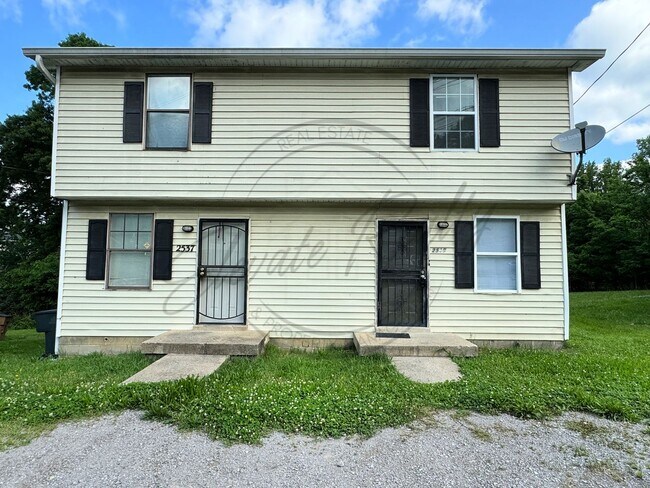 Building Photo - Two-Bedroom Duplex for Rent Near Trinity Hills, Nashville with Washer and Dryer!