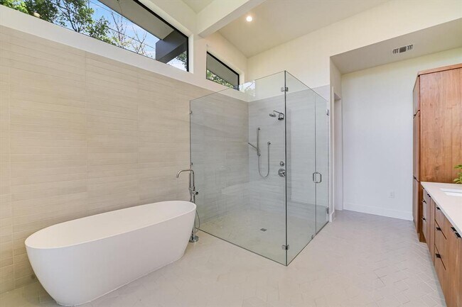 Building Photo - 6007 Nasco Dr