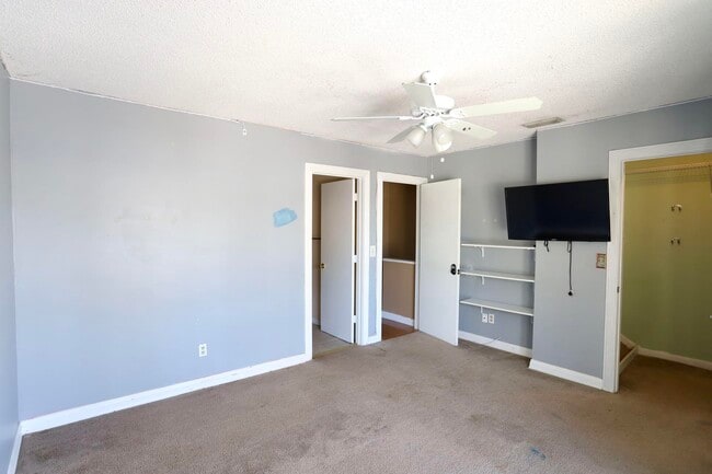 Building Photo - 2303 Seaside Dr