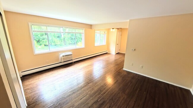 Building Photo - 146 Woodhill Dr