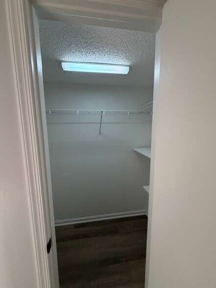 Building Photo - 3121 Patrick Henry Dr