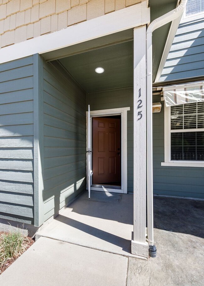Building Photo - Westside 3 Bed Townhouse in Gold Hill Mesa