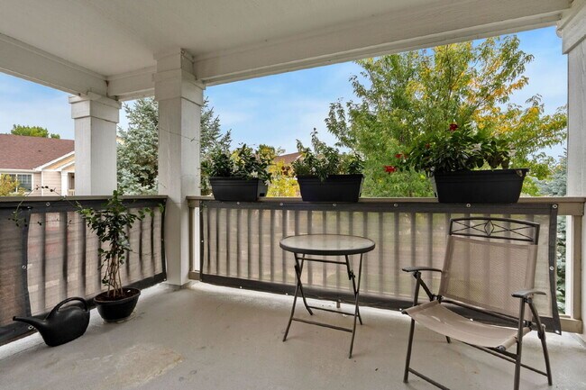 Building Photo - Bright & Spacious 2 Bedroom, 2 Bath Condo