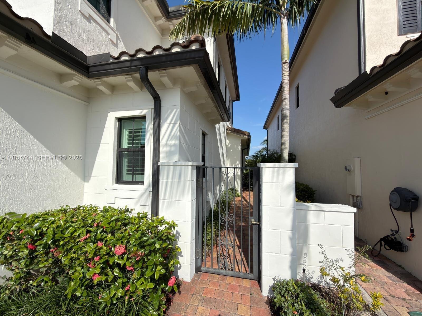 Building Photo - 455 SW 113th Ln