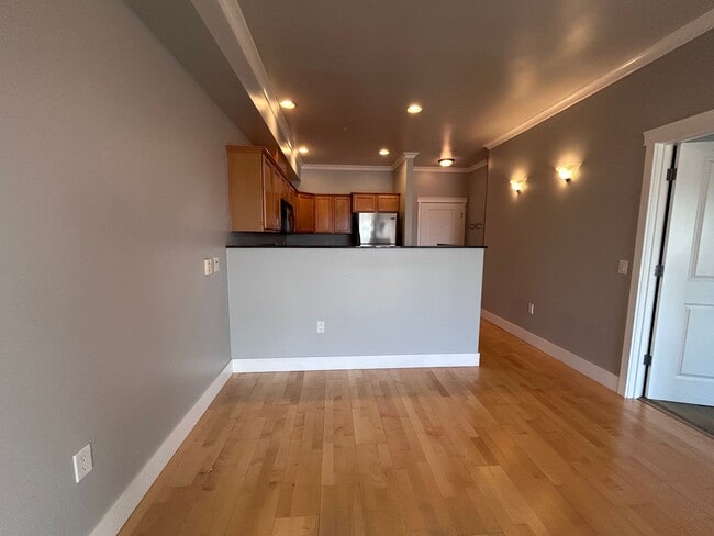 Building Photo - 1 Bed, 1 Bath Condo with Bellingham Bay View and parking garage