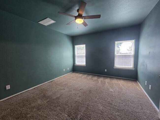 Building Photo - Charming Single Story 4bed 2 bath home in ...