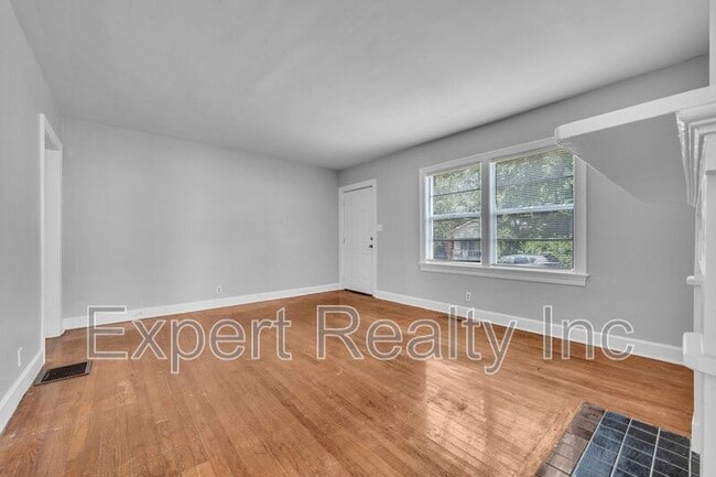 Building Photo - 4807 Terrace M