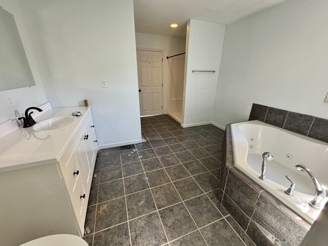 Building Photo - 915 W Taylor St