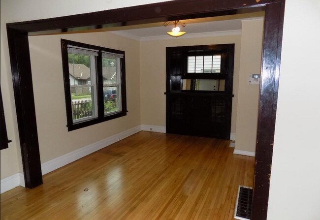 Building Photo - 3910 Emerson Ave N