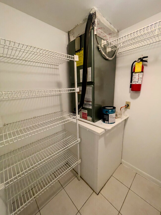 Building Photo - 3624 La Aires Ct