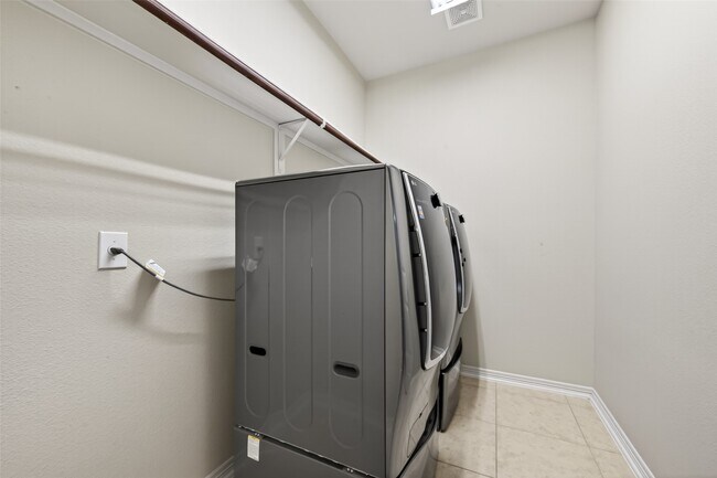 Building Photo - 5215 Field Briar Ln