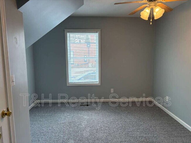 Building Photo - 409 W Washington St