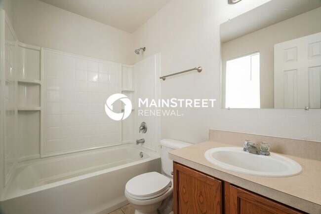 Building Photo - 2 Bedroom Pet-Friendly Home in Fort Worth, TX with Main Street Renewal