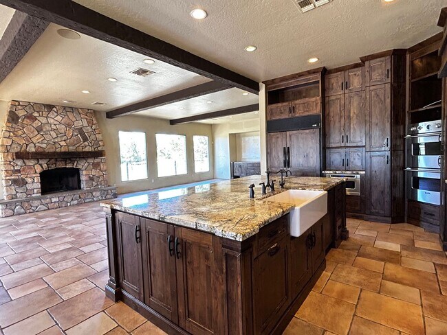 Building Photo - GOLF COURSE LOT - 3 Bed/3Bth GATED Communi...
