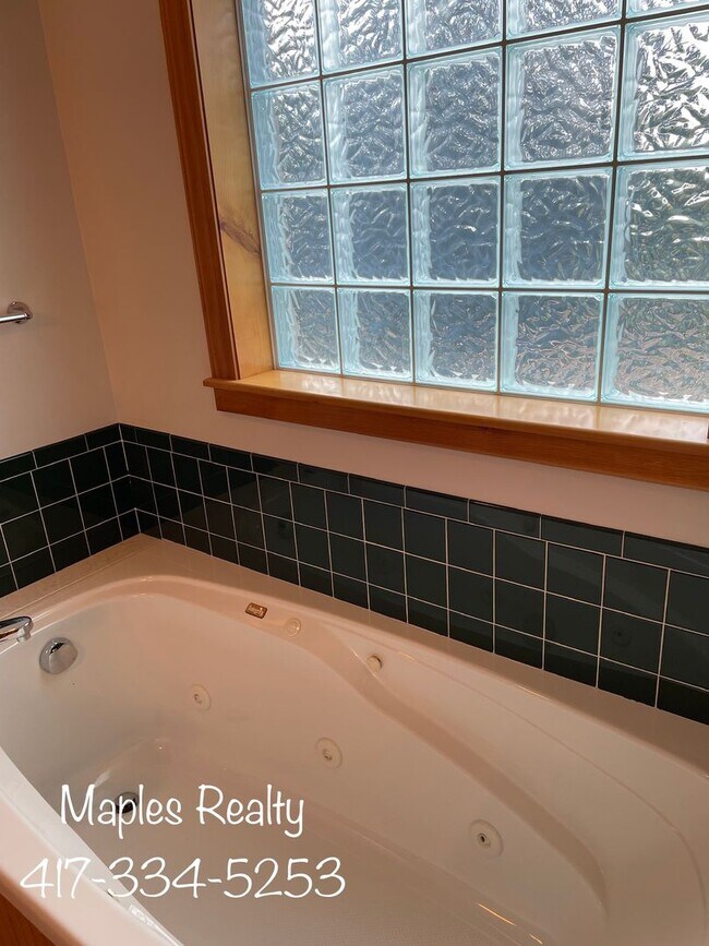 Building Photo - VERY NICE 3 bedroom home in Branson, MO fo...