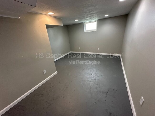 Building Photo - 855 E Acton Ave