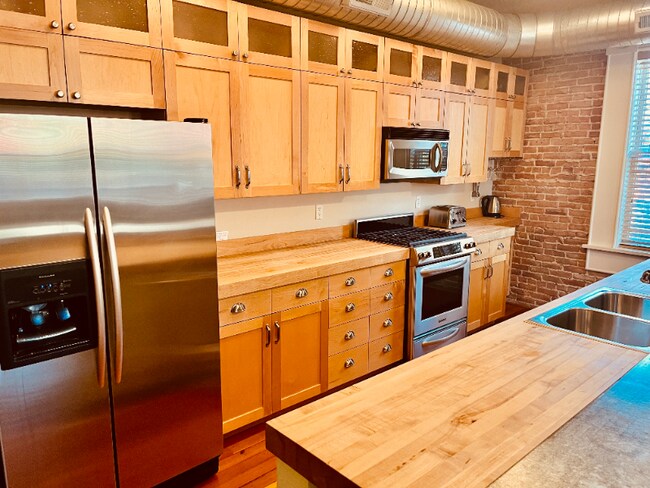 Building Photo - 214 S 2nd St