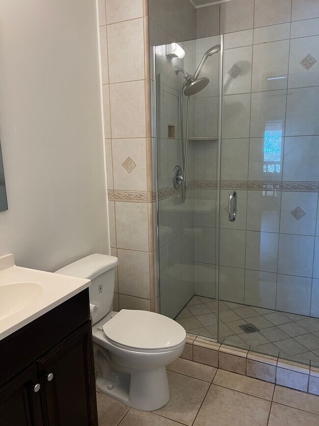 Building Photo - Cabrini 2 bedroom townhome