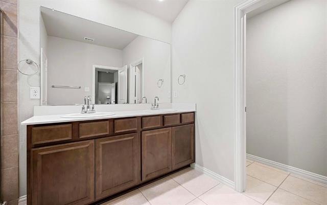 Building Photo - 636 Lazy River Dr
