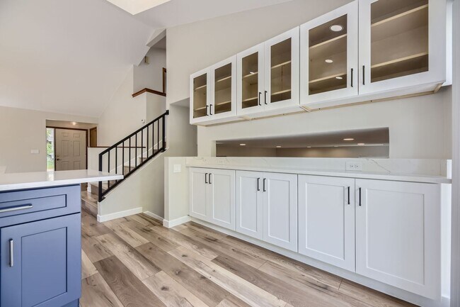 Building Photo - Beautifully Remodeled 3 Bed/2 Bathroom Hom...