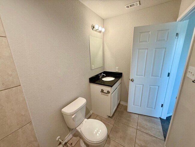 Building Photo - Experience Refined Living in This Elegant Selma/Live Oak Townhome