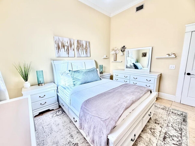 Building Photo - 507 S Willow Ave