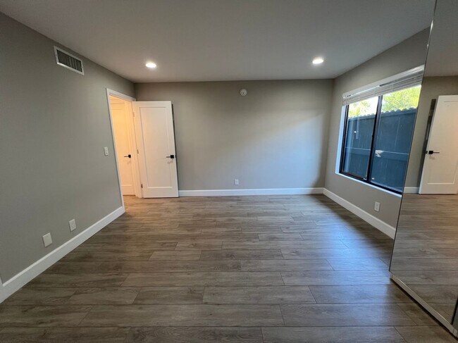 Building Photo - 12938 Valleyheart Dr