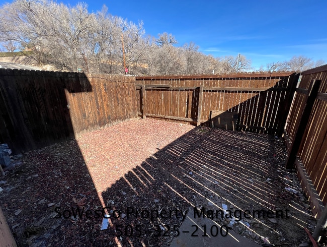 Building Photo - 826 Vine Ave