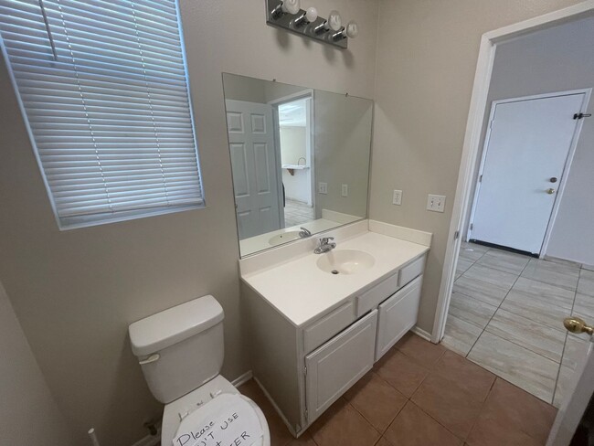 Building Photo - Adelanto- Beautiful 4 Bedrooms, 2.5 Bathro...