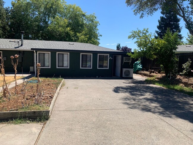 Building Photo - Adorable 3 bedroom home with pool and garden