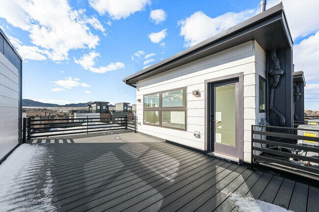 Building Photo - 2663 Nicholas Wy