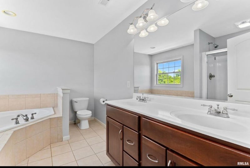 Building Photo - 10013 Brompton Ct