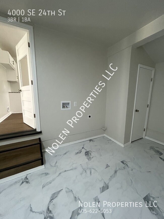 Building Photo - 4000 SE 24th St