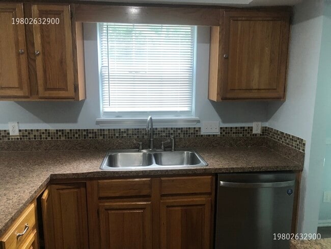 Building Photo - 10009 Rockwood Rd