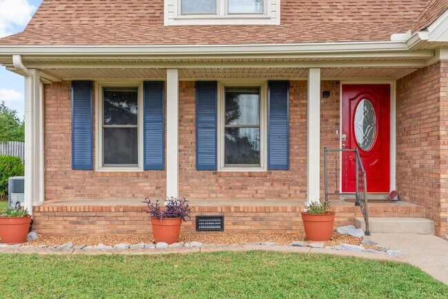 Building Photo - Nice Home on Cul-Du-Sac Large Backyard clo...