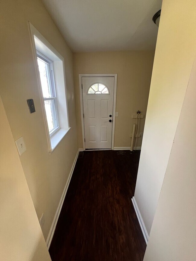 Building Photo - 838 Smith St