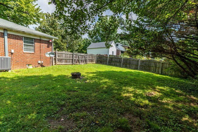 Building Photo - 102 Eastwood Dr
