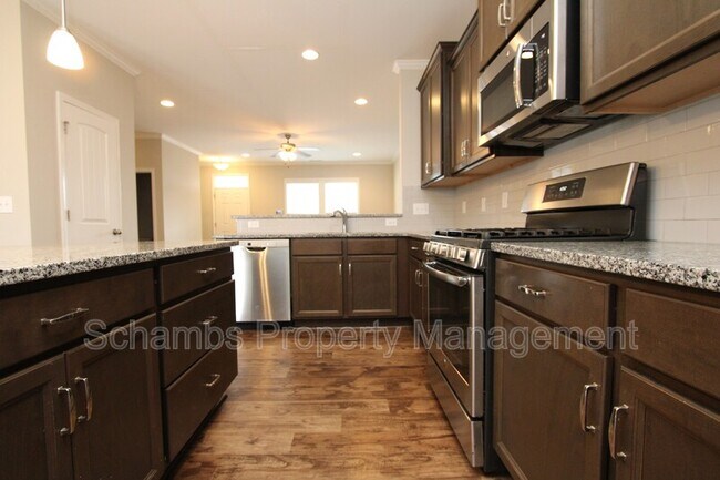 Building Photo - 1043 Myers Point Dr