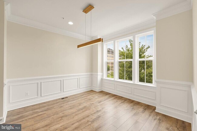 Building Photo - 4707 Van Buren St