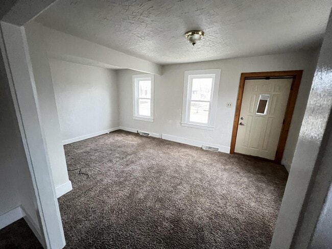 Building Photo - 5814 10th Ave