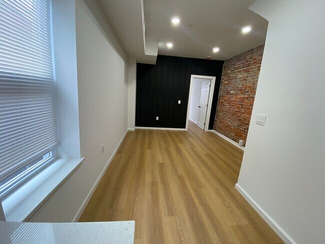 Building Photo - 5639 Market St