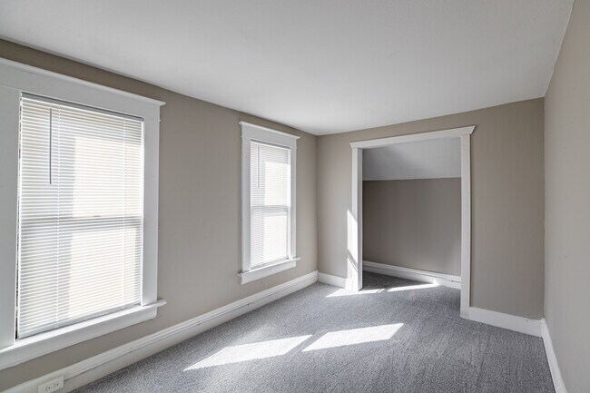 Building Photo - 324 Copeland Ave