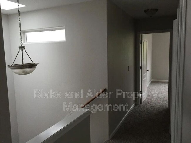 Building Photo - 7006 SE 72nd Ave